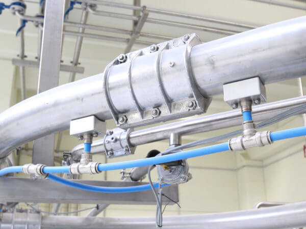 Pneumatic conveying system that avoids clogging in the food and chemical industries